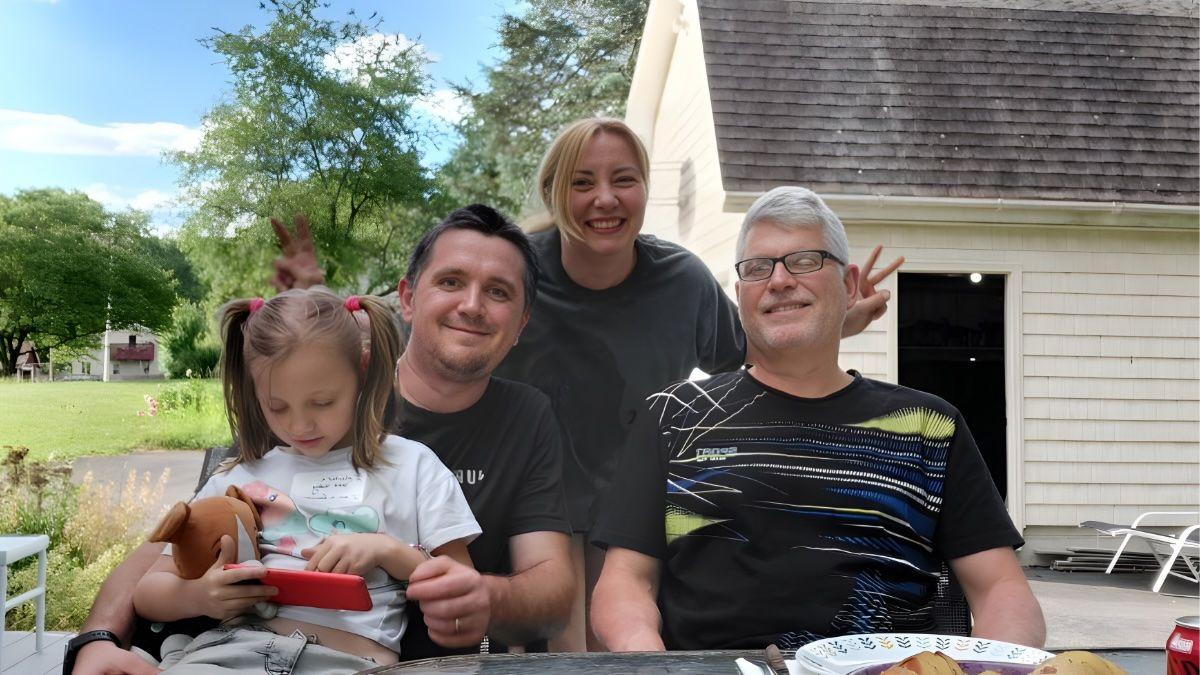 Sponsor and newcomers connect through commitment to service image